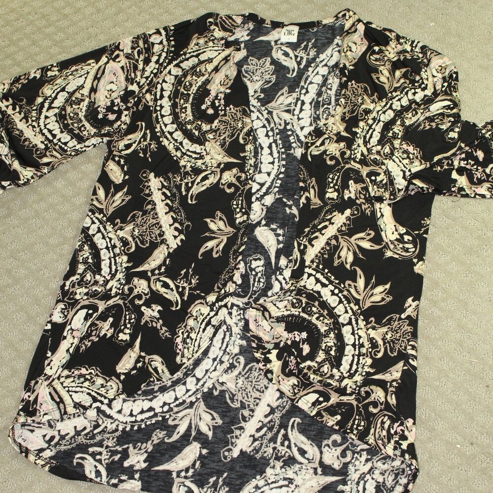 Sew in Love Small Black Tan Patterned Short Sleeve Stretchy Open Front Cardigan